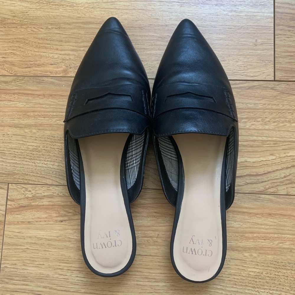 Never worn crown and ivy slip on mules